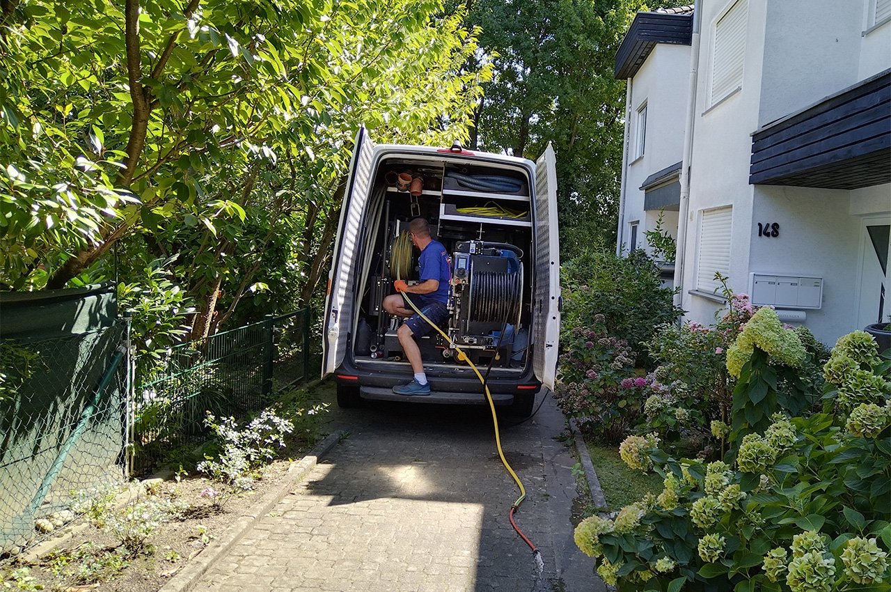 Kanalreinigung Einsatz mit Hochdrucktechnik in Darmstadt